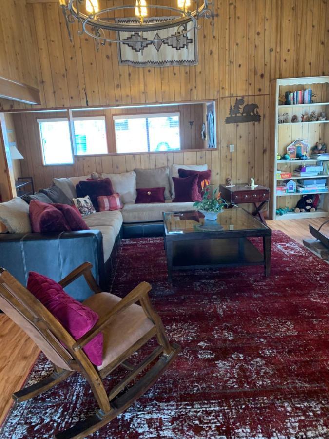 Lake Adjacent Rustic Cabin W Game Room & Hot Tub 빅 베어 레이크 외부 사진