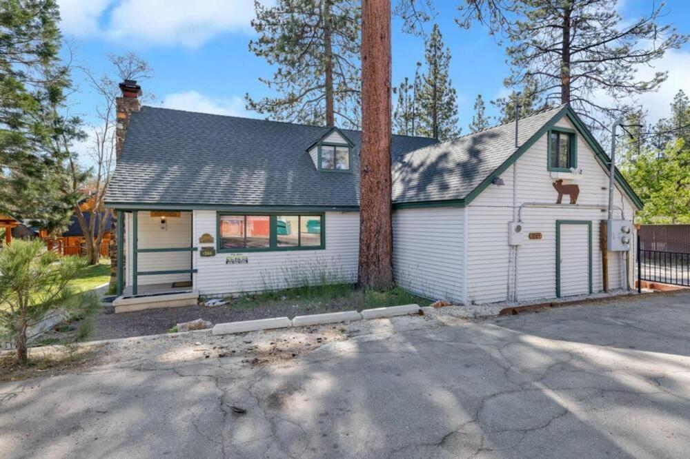 Lake Adjacent Rustic Cabin W Game Room & Hot Tub 빅 베어 레이크 외부 사진